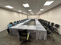 Silver-gray large table cover in stock Available for immediate purchase Ready-to-use Gold velvet (100% polyester) Length 160cm × Depth 60cm × Height 74cm Length 150cm × Depth 79cm × Height 75cm SKTBC059
